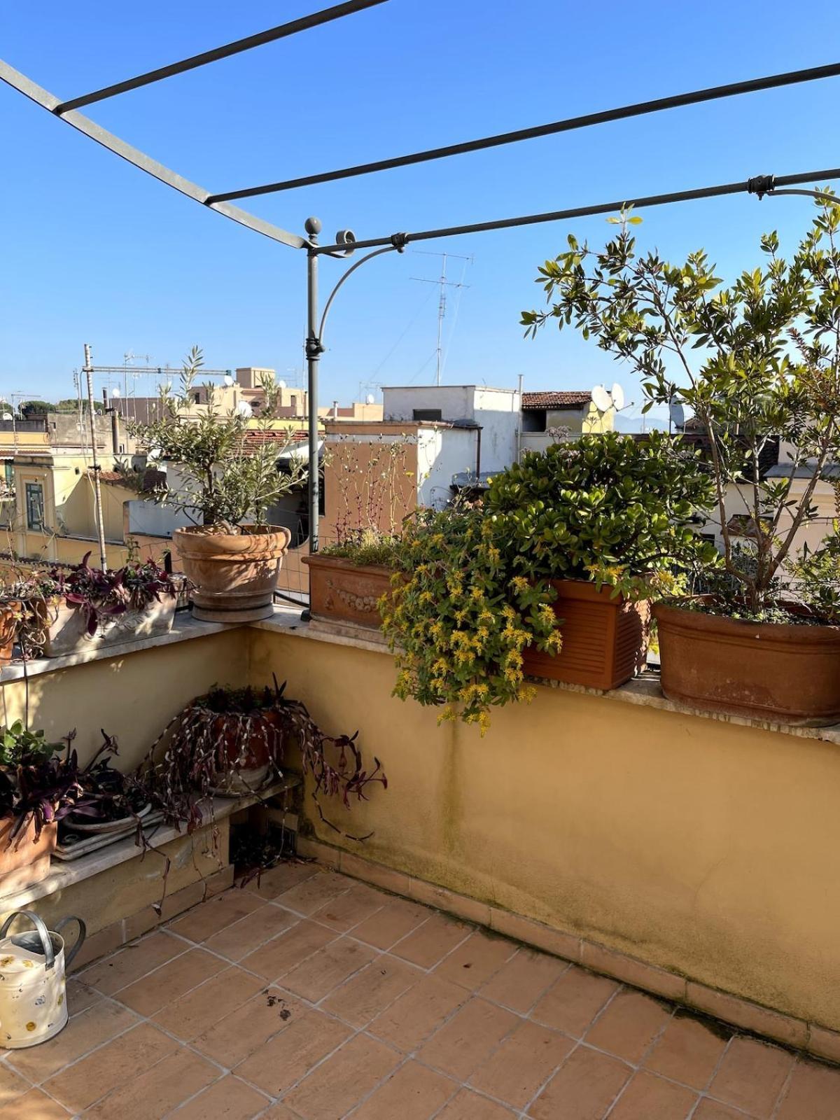 Fifi's Stylish Attic With Terrace Appartamento