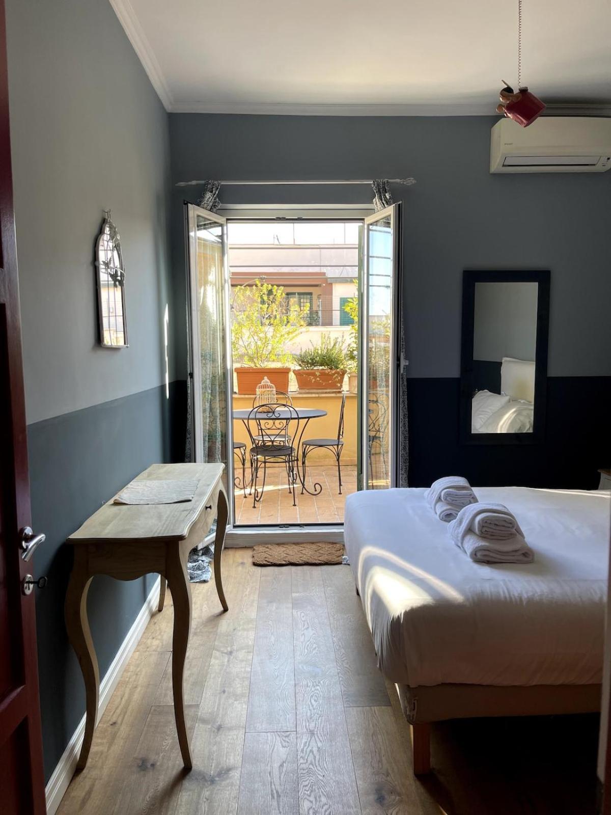 Fifi's Stylish Attic With Terrace Appartamento Roma